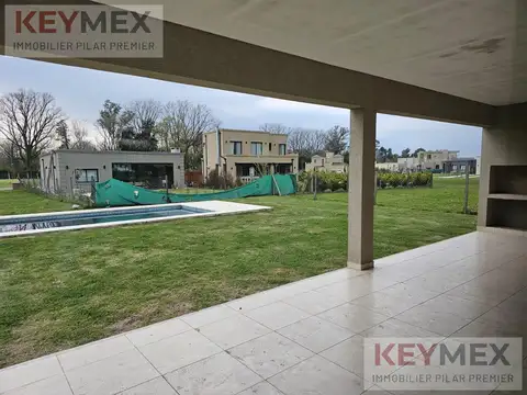 Casa en Venta con 2 cocheras