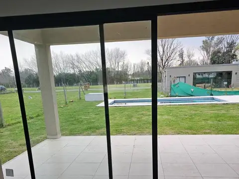 Casa en Venta en Countries y Barrios Cerrados en Pilar, USD 223.000