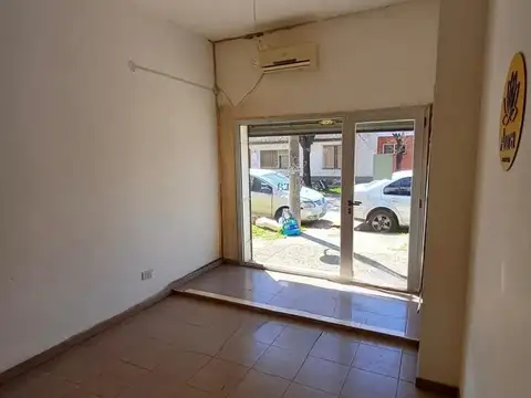 Local en Alquiler en Centro  - Zárate, $ 450.000