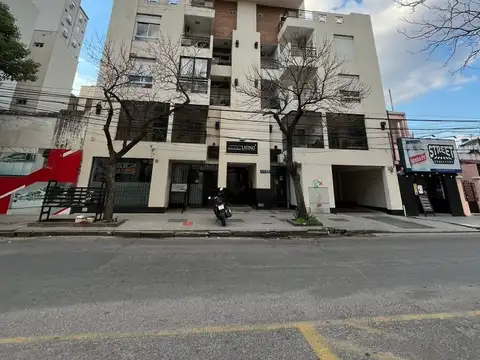 REMAX VENDE COCHERA - CANDIDO PUJATO 2748.