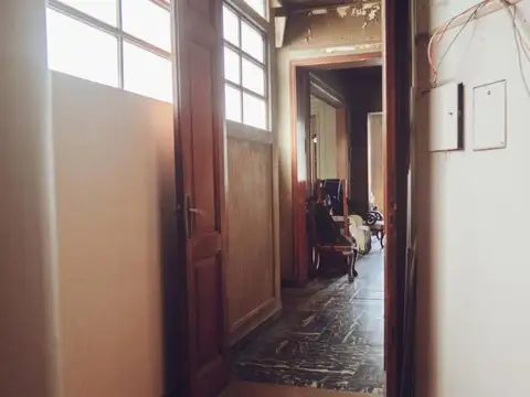 Departamento con balcon y terraza a reciclar en Balvanera!