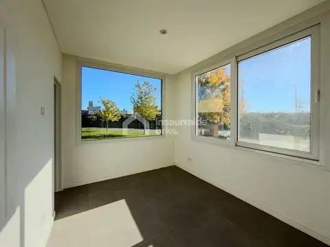 Casa 5 ambientes con 4 baños