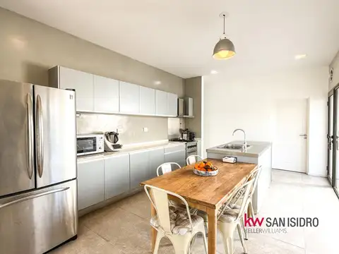 Casa en Venta con 2 cocheras