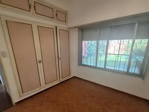 Casa en Alquiler con 2 cocheras