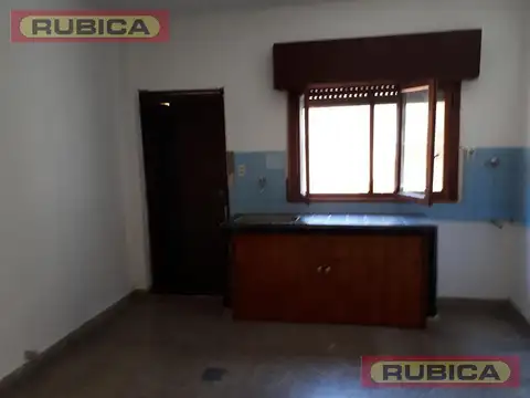 Casa 6 ambientes con 2 baños