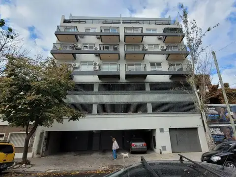 VENTA COCHERA CUBIERTA. Liniers