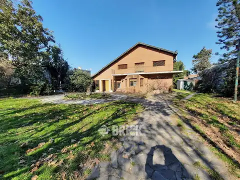 Casa en Alquiler con 1 cochera