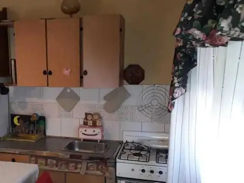 Casa Multifamiliar con Local en esquina en VENTA