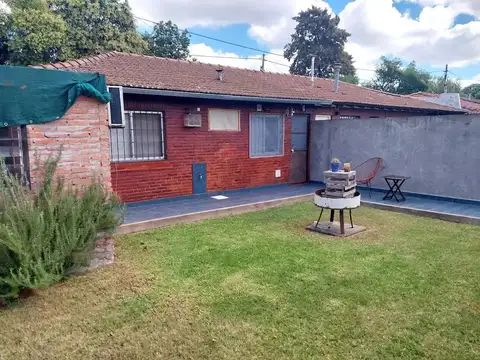 Casa en Alquiler con 1 cochera