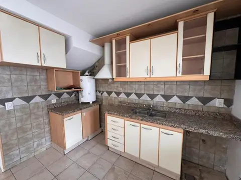 Casa en Alquiler con 1 cochera