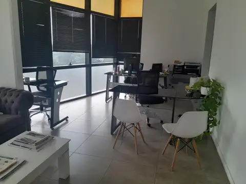 Oficina 3 ambientes con 2 baños