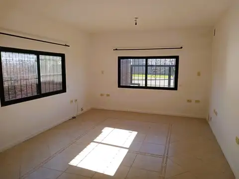 Casa 5 ambientes con 1 baño