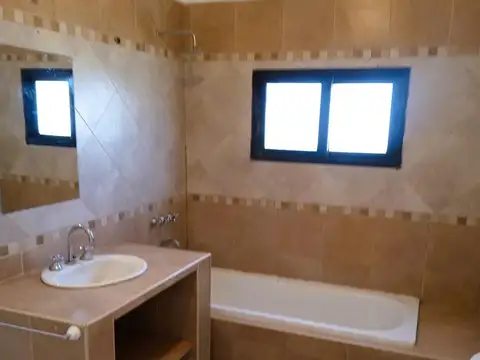 Casa en Alquiler en Funes, $ 1.300.000