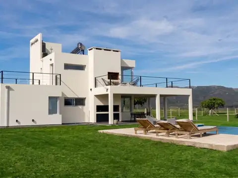 SE VENDE CASA DE 3 DORM, EN PUERTO DEL AGUILA