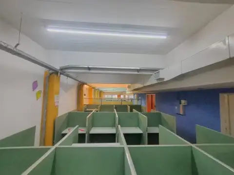 Oficina en Alquiler con 1 cochera