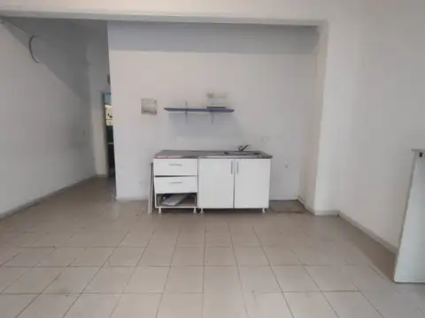 SE ALQUILA OFICINA GRANDE CON COCHERA EN BALVANERA