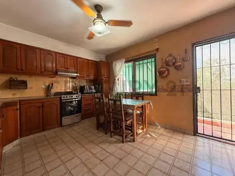Casa 5 ambientes con 1 baño