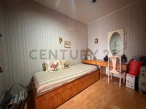 VENTA CASA 5 AMB CON PISCINA Y JARDIN- CASEROS- PERMUTA - APTA CREDITO