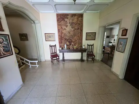 Casa 8 ambientes con 5 baños
