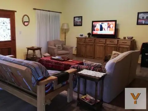 Casa 4 ambientes con 2 baños