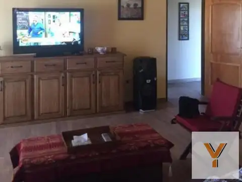 Casa en venta - 3 Dormitorios 2 Baños - Cocheras - 9.700Mts2 - Coronel Brandsen