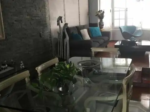 Triplex Refaccionado a Nuevo 4 Amb Al Frente con Cochera Apto Credito