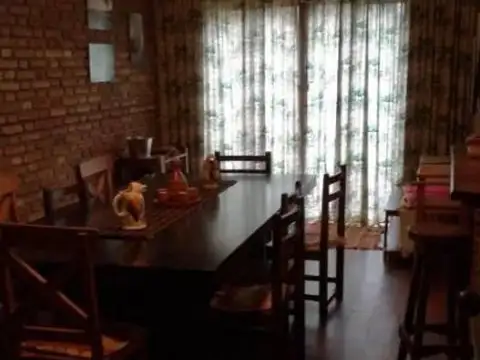 Casa 6 ambientes con 4 baños