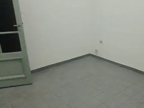 PH entrada independiente con terraza (vivienda o comercial).