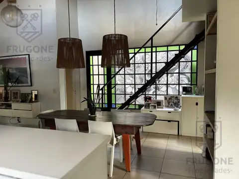 Casa en Venta con 2 cocheras