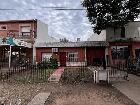 SE VENDE CASA DOS DORMITORIOS EXCELENTE UBICACION 