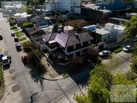 Chalet en venta en esquina estratégica de Campana | Gran Potencial comercial