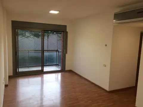 Montañeses 2900, Piso 1