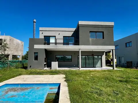 Casa 5 ambientes con 2 baños