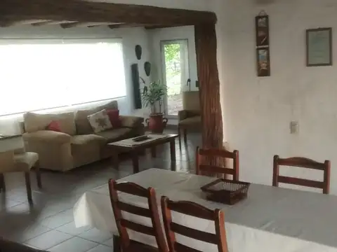 Casa 5 ambientes con 3 baños