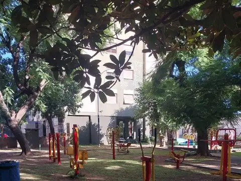 Av. Pte. J.d. Peron 2500, Piso 1