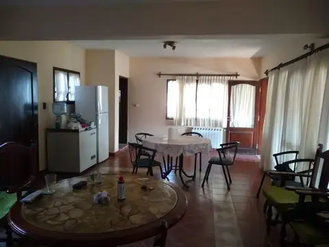 Casa en Venta con 3 cocheras