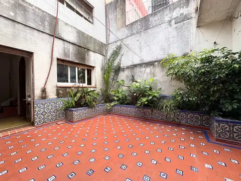 Venta Casa Santos Lugares, 5 ambientes a remodelar