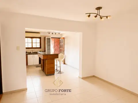 Casa 4 ambientes con 2 baños