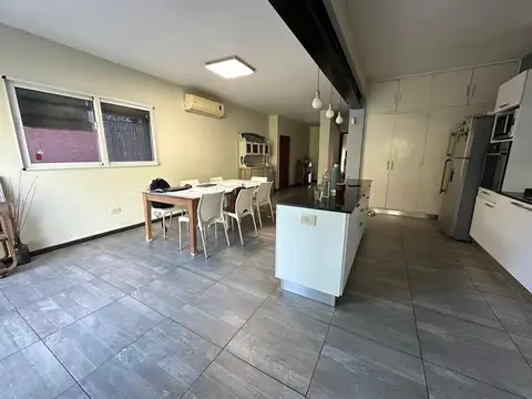 Alvarez Thomas 1000, Alberdi, Rosario