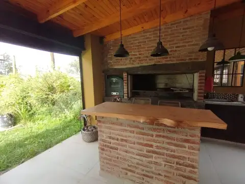 Casa 4 ambientes con 2 baños