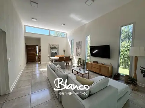 Casa en Venta con 1 cochera