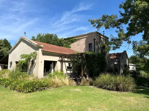 Casa en alquiler 7 ambientes con pileta y lago | Chacras del Molino