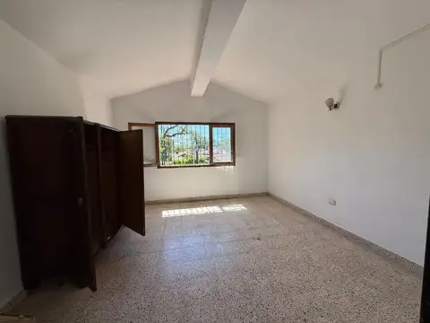 Casa en Alquiler con 2 cocheras