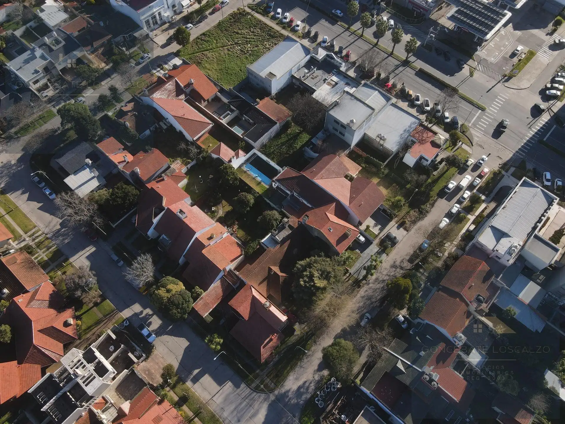 Casa 5 amb con 4 dorm, 211 m² cubiertos y patio con parrilla — Parque Luro
