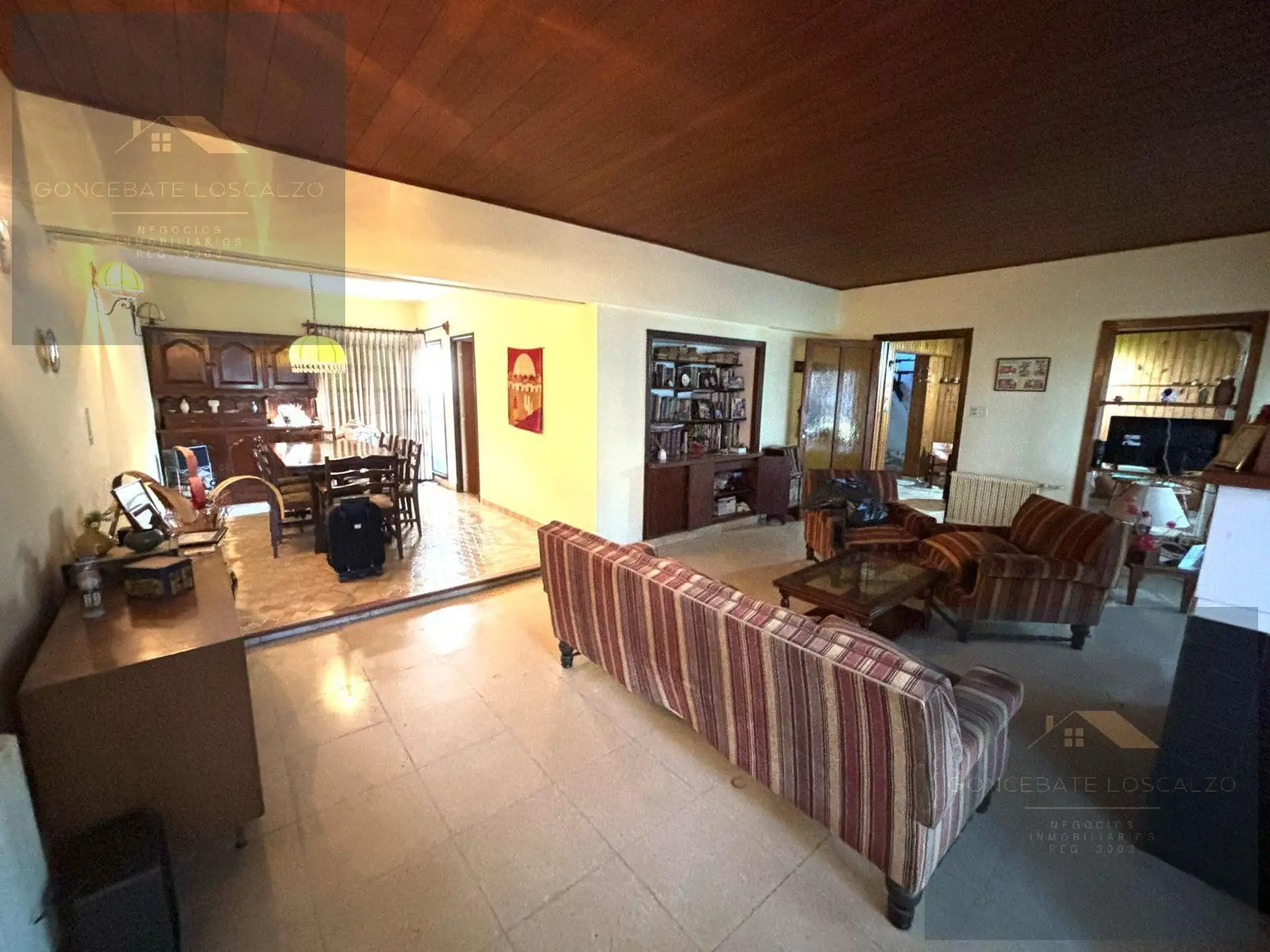 Casa 5 amb con 4 dorm, 211 m² cubiertos y patio con parrilla — Parque Luro