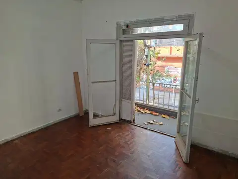 Alquiler departamento de 3 ambientes en Liniers.