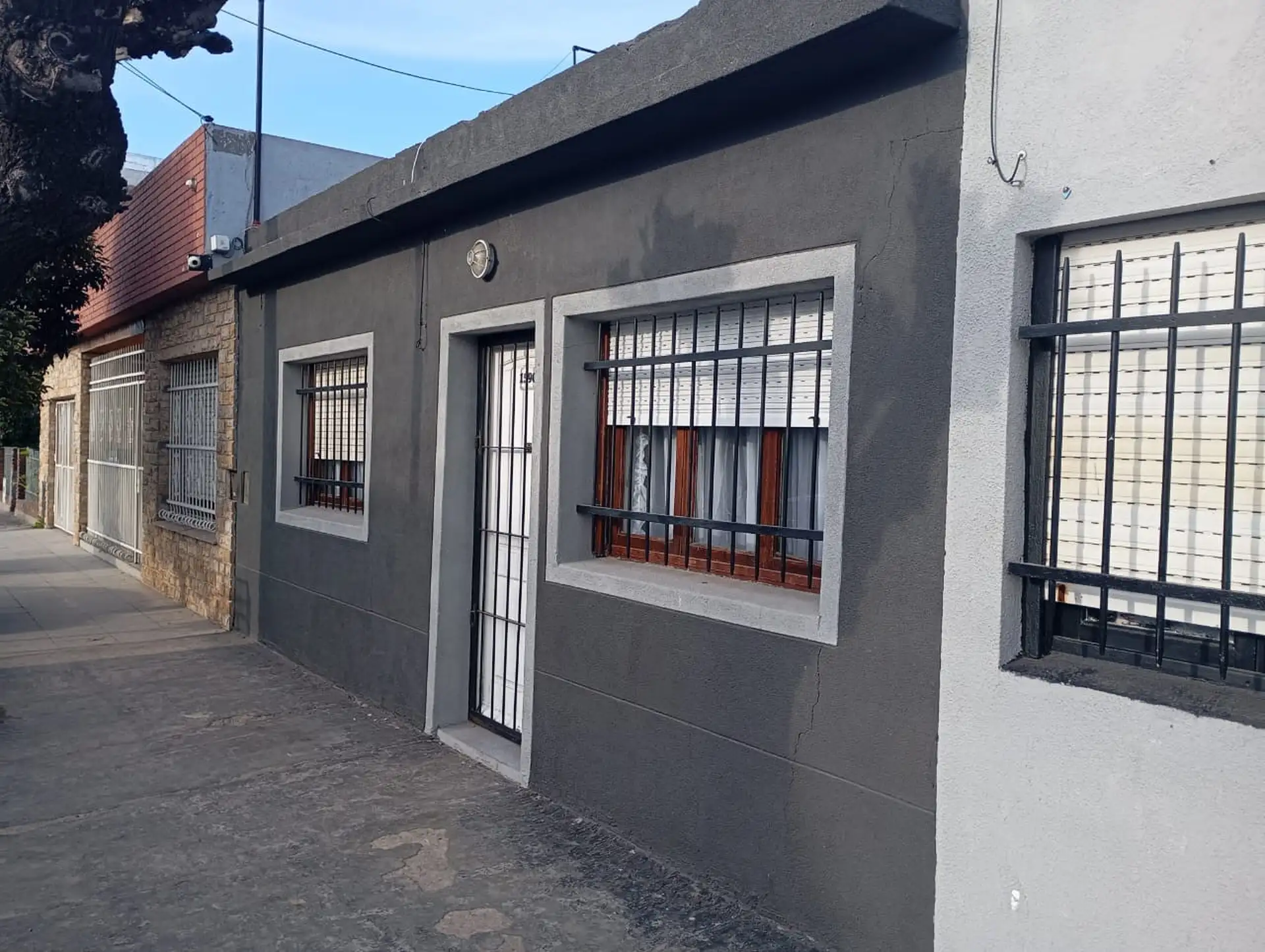Cerrito 1500 - Casa 3 amb. Garage 120 M2 y Local en Esquina 50 m2. OPORTUNIDAD !