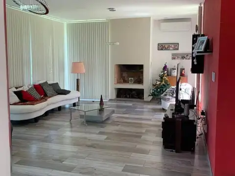 Casa 5 ambientes con 5 baños