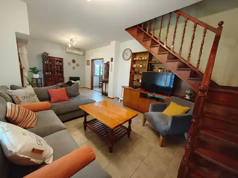 Casa 5 ambientes con 3 baños