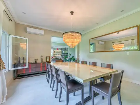 CASA EN DOBLE LOTE - VILLA BERTHA